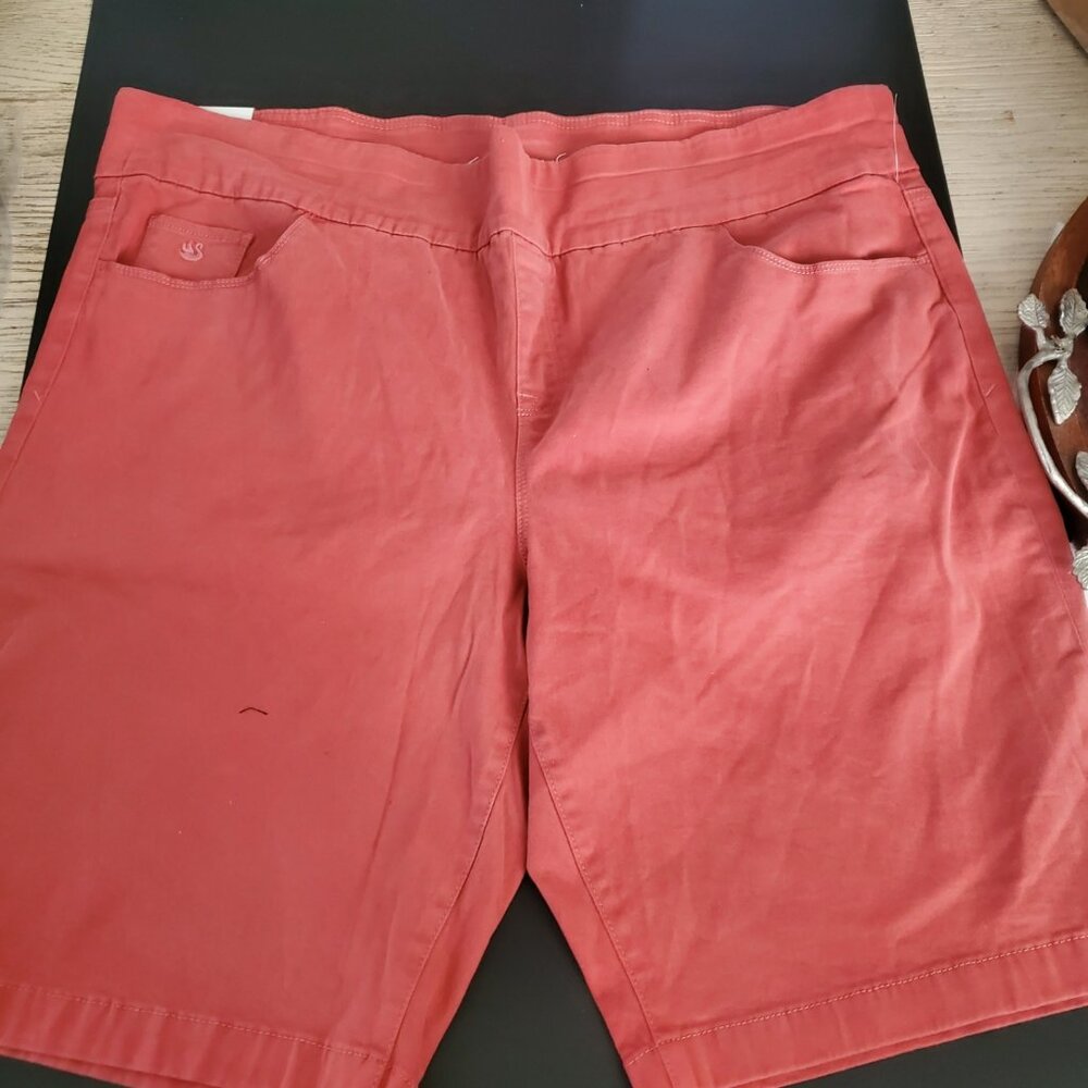 Gloria Vanderbilt Women's Amanda Pull on Bermuda Shorts Size 22W